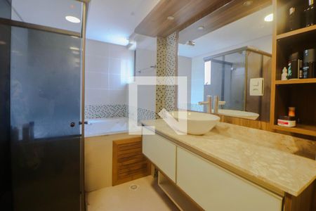 Apartamento à venda com 90m², 2 quartos e 2 vagas Apartamento à venda com 90m², 2 quartos e 2 vagasBanheiro da Suíte