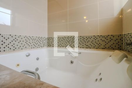 Apartamento à venda com 90m², 2 quartos e 2 vagas Apartamento à venda com 90m², 2 quartos e 2 vagasBanheiro da Suíte