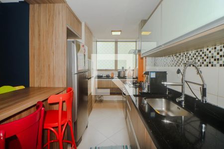 Apartamento à venda com 90m², 2 quartos e 2 vagas Apartamento à venda com 90m², 2 quartos e 2 vagasCozinha e Área de Serviço
