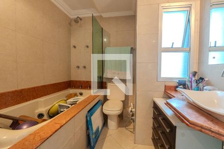 Apartamento para alugar com 160m², 4 quartos e 4 vagas Apartamento para alugar com 160m², 4 quartos e 4 vagasBanheiro da Suíte 3