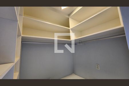Apartamento para alugar com 189m², 3 quartos e 2 vagas Apartamento para alugar com 189m², 3 quartos e 2 vagasCloset da suíte