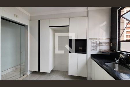 Apartamento para alugar com 189m², 3 quartos e 2 vagas Apartamento para alugar com 189m², 3 quartos e 2 vagasCozinha - Armários