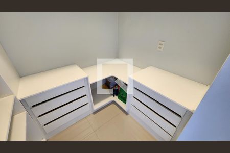 Apartamento para alugar com 189m², 3 quartos e 2 vagas Apartamento para alugar com 189m², 3 quartos e 2 vagasCloset da suíte