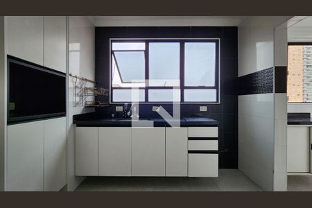 Apartamento para alugar com 189m², 3 quartos e 2 vagas Apartamento para alugar com 189m², 3 quartos e 2 vagasCozinha - Armários