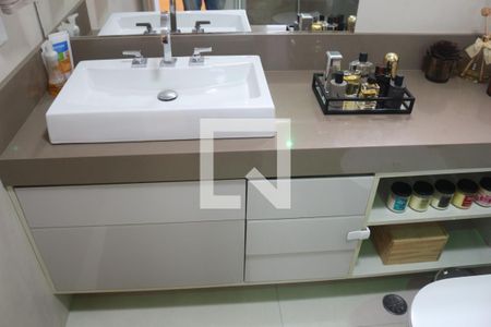 Apartamento à venda com 158m², 3 quartos e 3 vagasBanheiro da Suíte 1