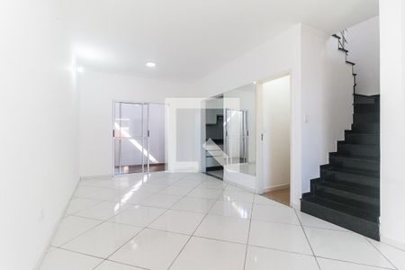 Sala de casa de condomínio para alugar com 3 quartos, 128m² em Vila Oliveira, Mogi das Cruzes