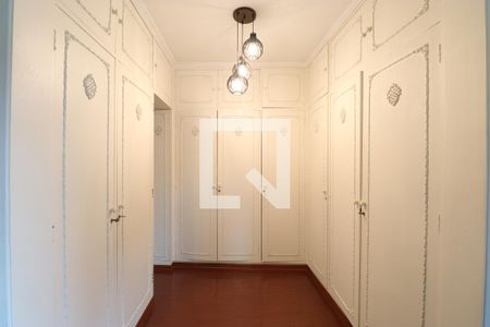 Casa à venda com 331m², 4 quartos e 4 vagasSuíte Armários