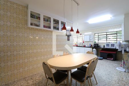 Casa à venda com 331m², 4 quartos e 4 vagasCozinha