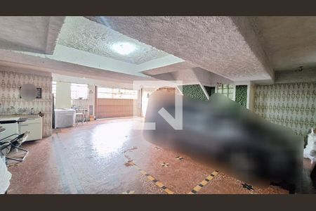 Casa à venda com 331m², 4 quartos e 4 vagasGaragem 1
