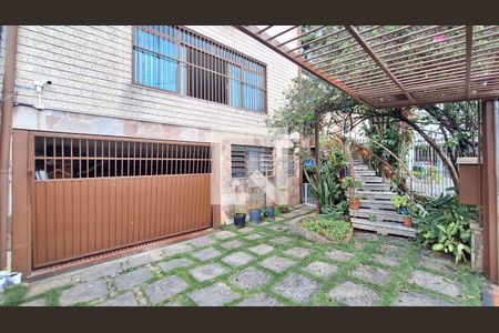 Casa à venda com 331m², 4 quartos e 4 vagasEntrada