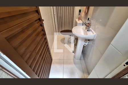 Casa à venda com 331m², 4 quartos e 4 vagasBanheiro de serviço