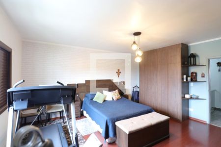 Casa à venda com 331m², 4 quartos e 4 vagasSuíte