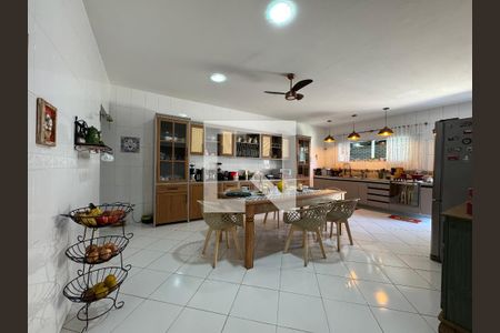 Casa à venda com 350m², 4 quartos e 2 vagas Casa à venda com 350m², 4 quartos e 2 vagasCozinha