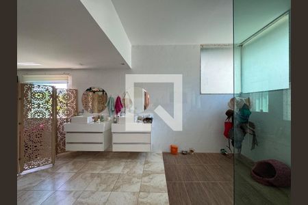 Casa à venda com 350m², 4 quartos e 2 vagas Casa à venda com 350m², 4 quartos e 2 vagasSuíte 1 (Master) - Banheiro