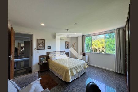 Casa à venda com 350m², 4 quartos e 2 vagas Casa à venda com 350m², 4 quartos e 2 vagasSuíte 3