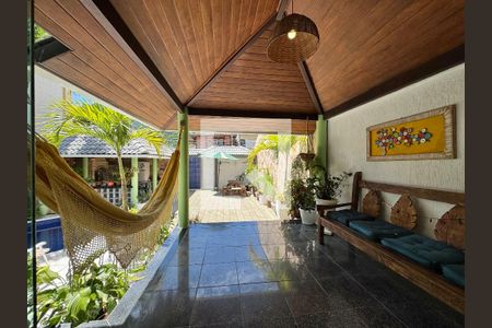 Casa à venda com 350m², 4 quartos e 2 vagas Casa à venda com 350m², 4 quartos e 2 vagasÁrea externa
