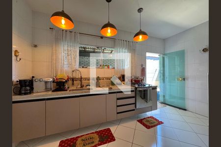 Casa à venda com 350m², 4 quartos e 2 vagas Casa à venda com 350m², 4 quartos e 2 vagasCozinha