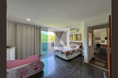 Casa à venda com 350m², 4 quartos e 2 vagas Casa à venda com 350m², 4 quartos e 2 vagasSuíte 4