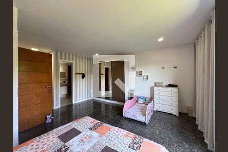 Casa à venda com 350m², 4 quartos e 2 vagas Casa à venda com 350m², 4 quartos e 2 vagasSuíte 4