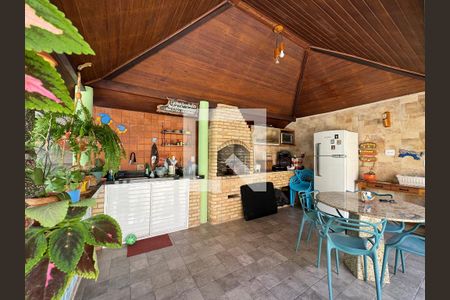 Casa à venda com 350m², 4 quartos e 2 vagas Casa à venda com 350m², 4 quartos e 2 vagasÁrea externa