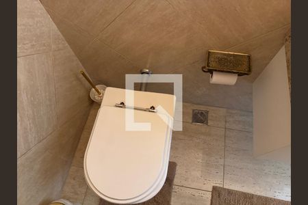 Casa à venda com 350m², 4 quartos e 2 vagas Casa à venda com 350m², 4 quartos e 2 vagasLavabo