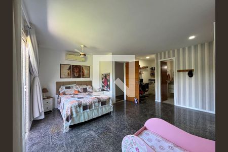 Casa à venda com 350m², 4 quartos e 2 vagas Casa à venda com 350m², 4 quartos e 2 vagasSuíte 4