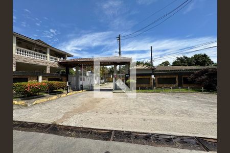 Casa à venda com 350m², 4 quartos e 2 vagas Casa à venda com 350m², 4 quartos e 2 vagasFachada