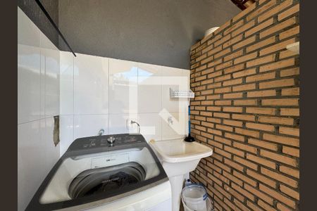 Casa à venda com 350m², 4 quartos e 2 vagas Casa à venda com 350m², 4 quartos e 2 vagasÁrea de Serviço