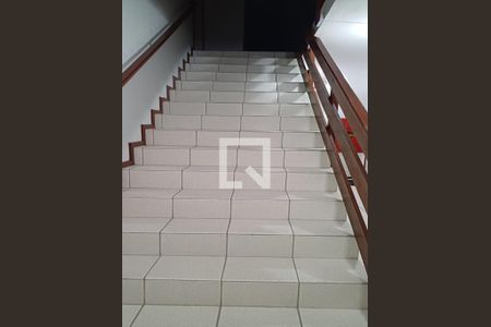 Apartamento para alugar com 68m², 1 quarto e 1 vaga Apartamento para alugar com 68m², 1 quarto e 1 vagaEscada