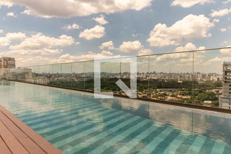 Studio à venda com 28m², 1 quarto e sem vaga Studio à venda com 28m², 1 quarto e sem vagaÁrea comum - Piscina