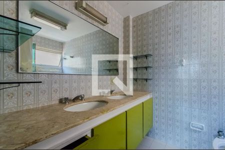 Apartamento à venda com 115m², 3 quartos e 1 vagaBanheiro da Suíte