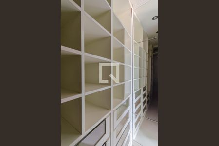 Apartamento à venda com 79m², 2 quartos e 1 vaga Apartamento à venda com 79m², 2 quartos e 1 vagaCloset da suíte