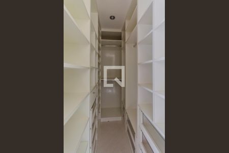 Apartamento à venda com 79m², 2 quartos e 1 vaga Apartamento à venda com 79m², 2 quartos e 1 vagaCloset da suíte