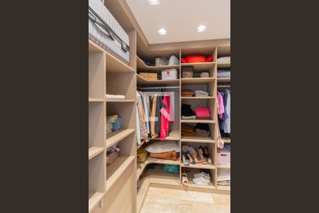 Apartamento à venda com 202m², 4 quartos e 4 vagasCloset da Suíte 1