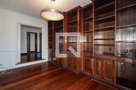 Apartamento à venda com 300m², 4 quartos e 4 vagas Apartamento à venda com 300m², 4 quartos e 4 vagasSala de TV