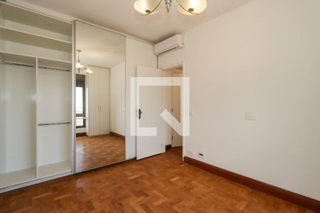 Apartamento à venda com 300m², 4 quartos e 4 vagas Apartamento à venda com 300m², 4 quartos e 4 vagasQuarto 4
