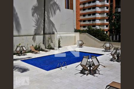 Apartamento à venda com 300m², 4 quartos e 4 vagas Apartamento à venda com 300m², 4 quartos e 4 vagasÁrea comum - Piscina