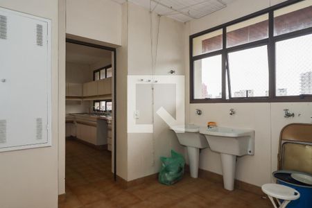 Apartamento à venda com 300m², 4 quartos e 4 vagas Apartamento à venda com 300m², 4 quartos e 4 vagasÁrea de Serviço