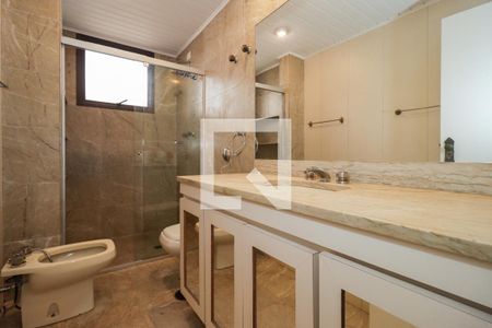 Apartamento à venda com 300m², 4 quartos e 4 vagas Apartamento à venda com 300m², 4 quartos e 4 vagasBanheiro da Suíte 2