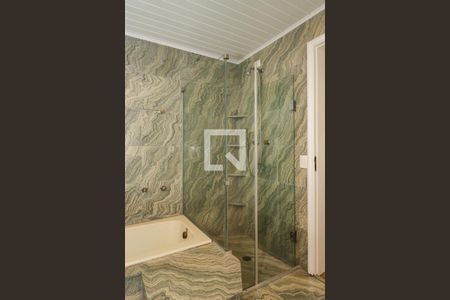 Apartamento à venda com 300m², 4 quartos e 4 vagas Apartamento à venda com 300m², 4 quartos e 4 vagasBanheiro da Suíte 1