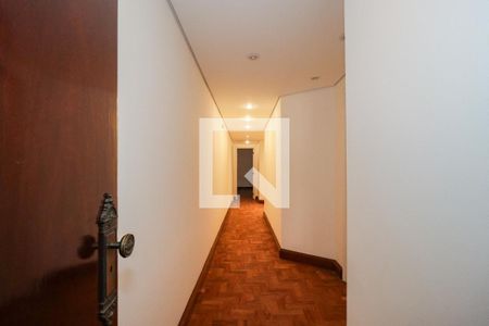 Apartamento à venda com 300m², 4 quartos e 4 vagas Apartamento à venda com 300m², 4 quartos e 4 vagasCorredor