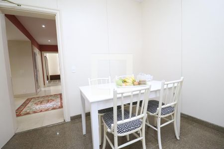 Apartamento à venda com 260m², 3 quartos e 4 vagasCozinha