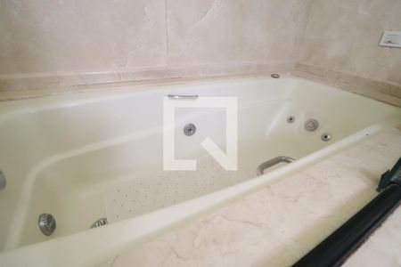 Apartamento à venda com 260m², 3 quartos e 4 vagasBanheiro Quarto 1 suíte