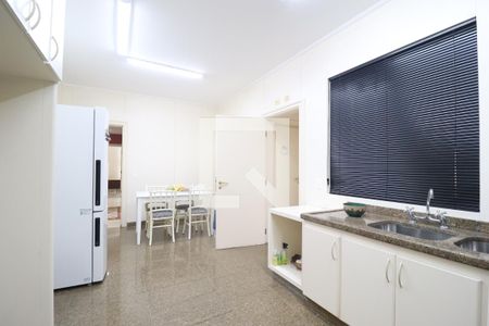 Apartamento à venda com 260m², 3 quartos e 4 vagasCozinha
