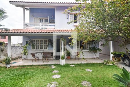 Casa à venda com 200m², 4 quartos e 3 vagasFachada