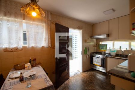 Casa à venda com 179m², 3 quartos e 2 vagasCozinha