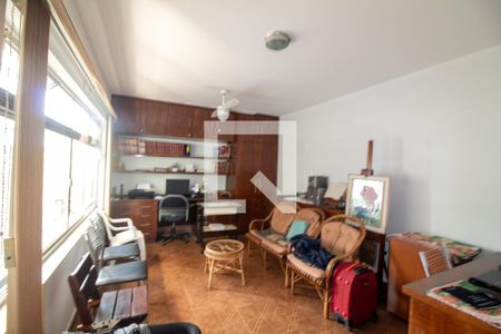 Casa à venda com 179m², 3 quartos e 2 vagasEscritório