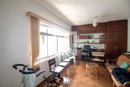 Casa à venda com 179m², 3 quartos e 2 vagasEscritório