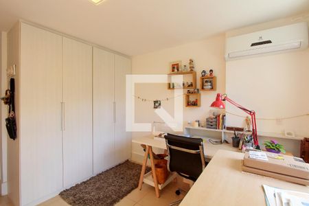 Casa à venda com 250m², 5 quartos e 2 vagasQuarto 2 suíte