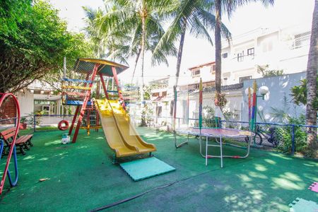 Casa à venda com 250m², 5 quartos e 2 vagasÁrea comum - Playground